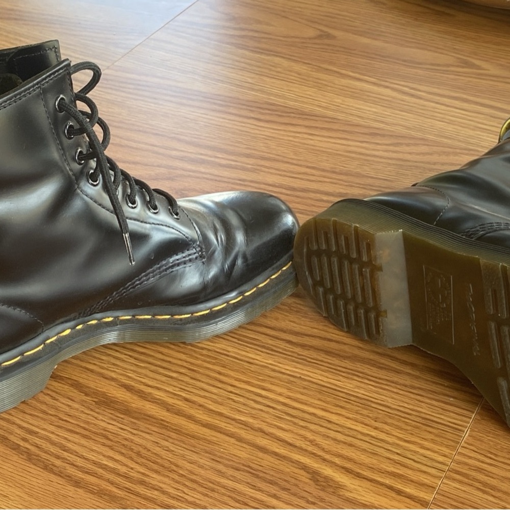 Doc Martens Original. Men's size 9. 7 1/2 inches bottom of heel to top of shaft.